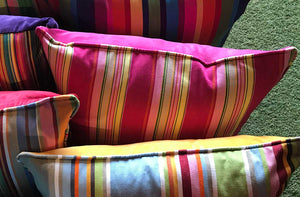 pink-velvet-piped-hnh-cushion.jpg