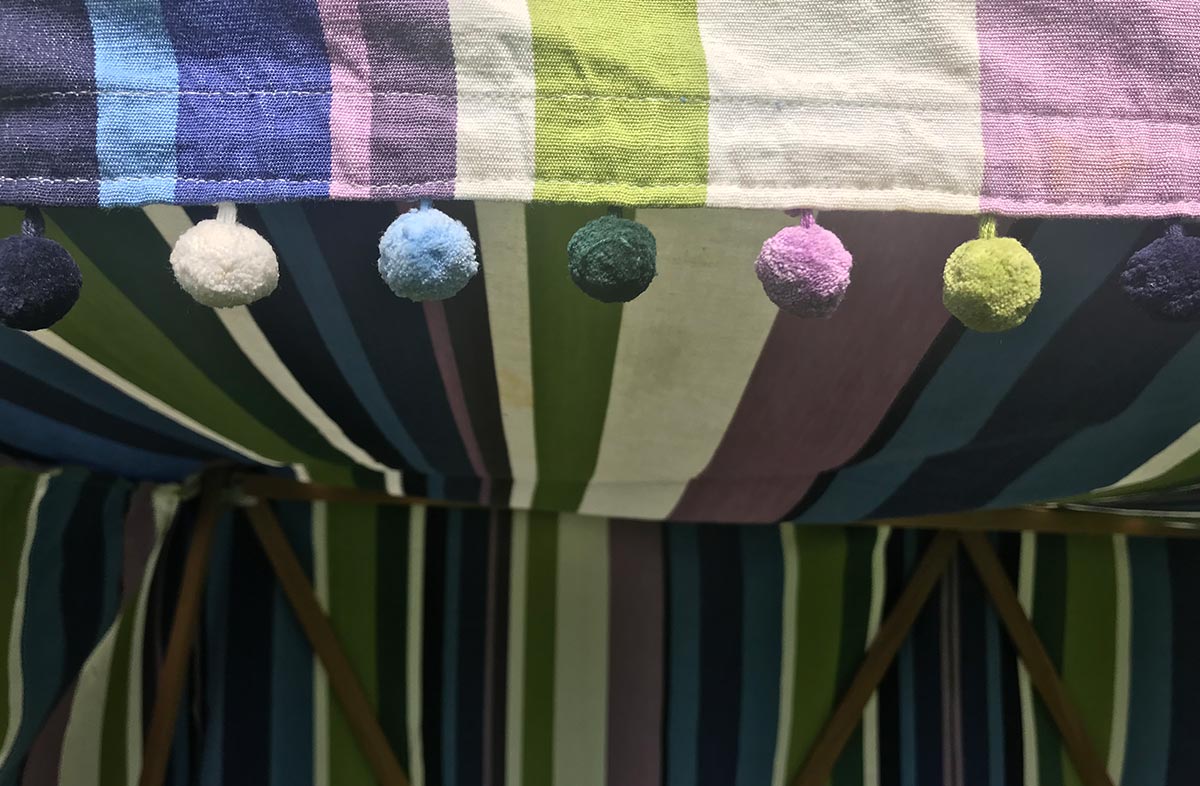 Skiing-sun-shelter-pompoms-2.jpg