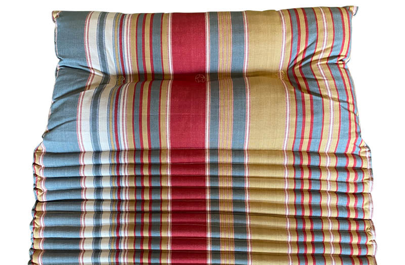 beach-mattress-pillow-sculling-stripe.jpg