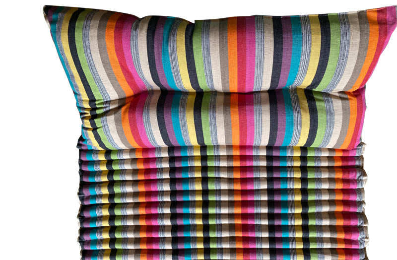 beach-mattress-rappelling-stripe-close.jpg