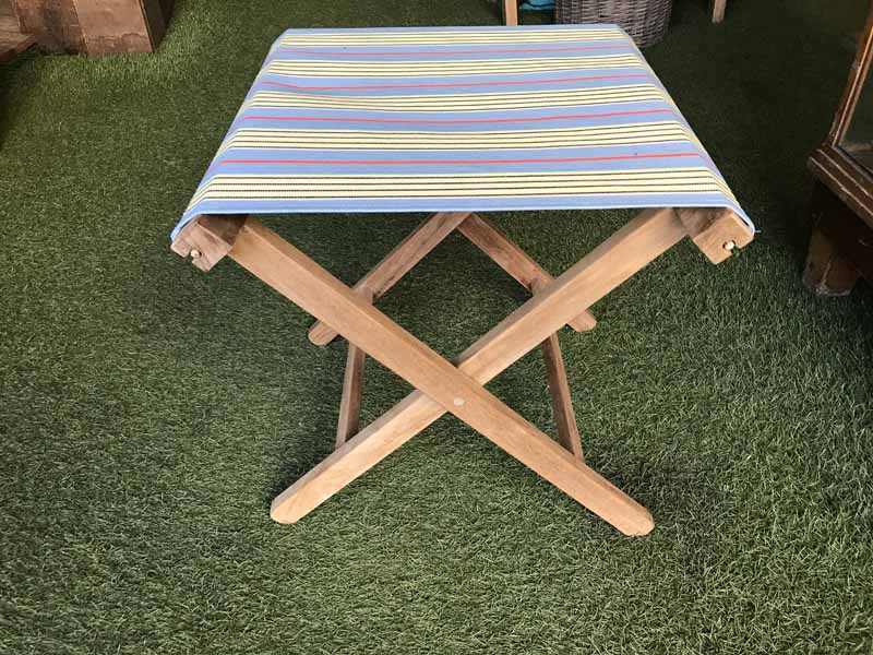 folding-wooden-stool-majorette.jpg