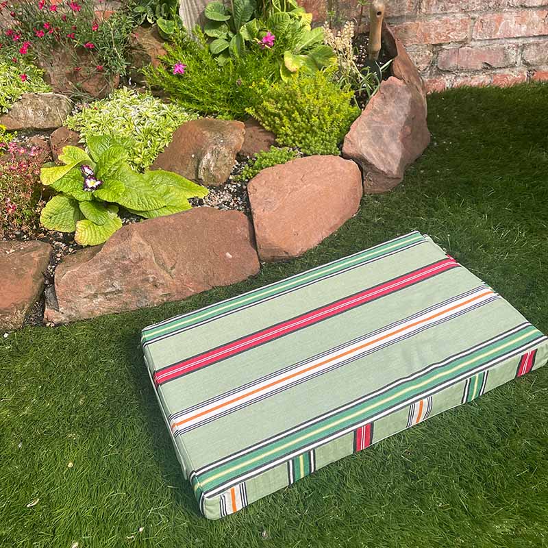 gardening kneeler mat green stripe