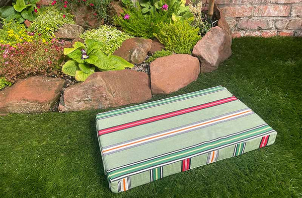 garden-kneeler-mat-green-stripe-clock-golf-ls.jpg