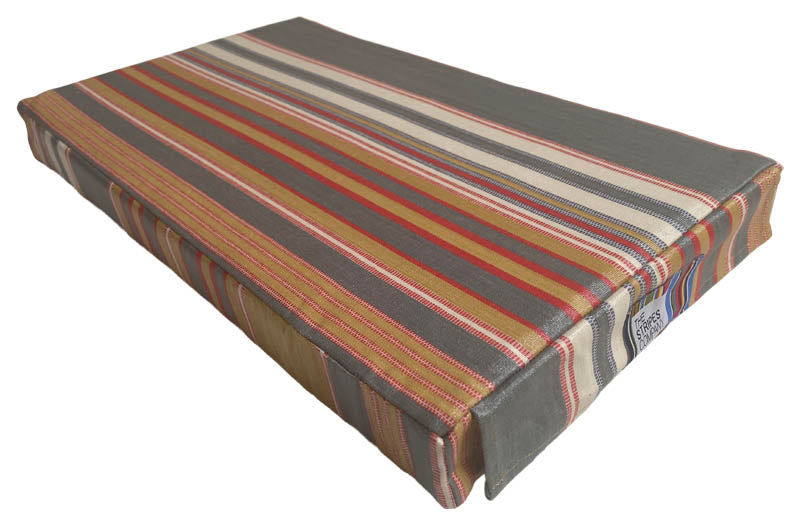 garden-kneeler-mat-grey-stripe-sculling-1h-endnh.jpg