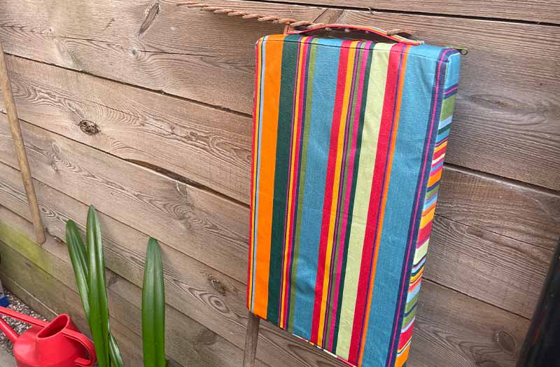 garden-kneeler-mat-multi-stripe-bowling-ls-2.jpg