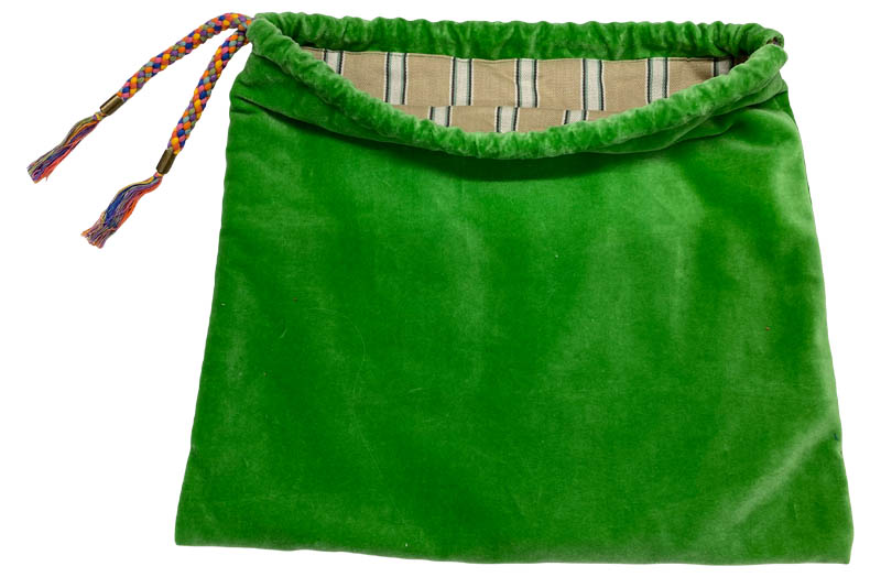 green-velvet-handbag-pouch-drawstring-brass-ends.jpg