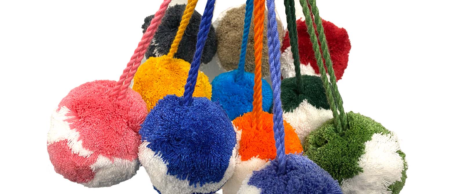 hanging-pom-pom-balls-IT.jpg