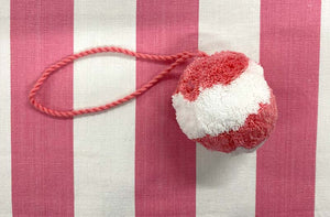 hanging-pom-pom-pink-white_discus.jpg