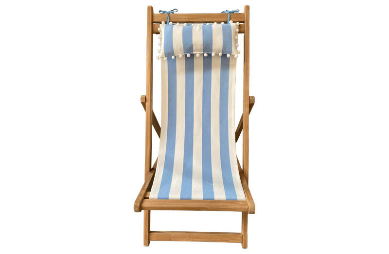 ice-dancing-white-bobbles-on-deckchair-full-view.jpg