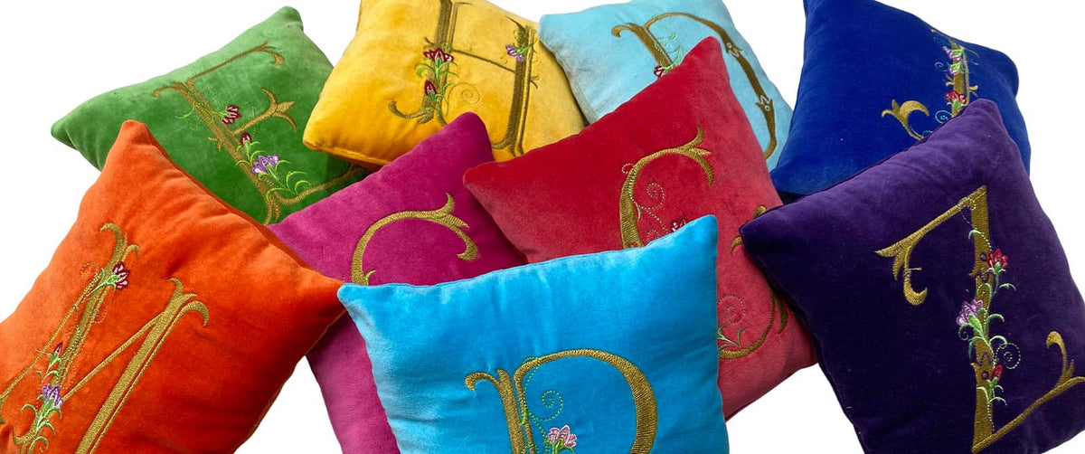 little-velvet-personalised-cushions-IT.jpg