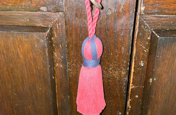 small-decorative-tassel-pink-ls.jpg