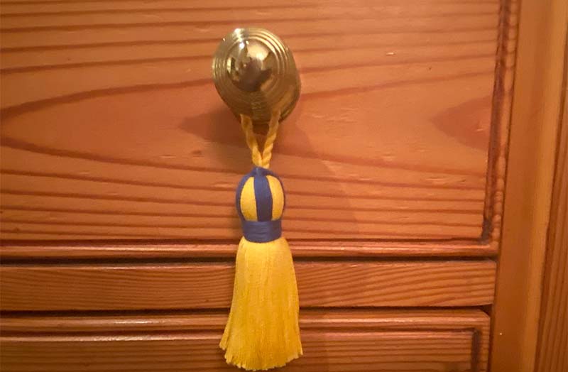small-decorative-tassel-yellow-ls.jpg