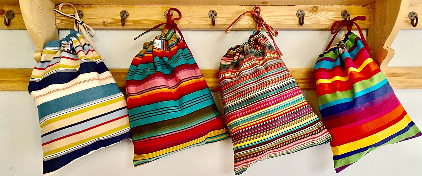stripe-drawstring-shoe-bags-2022-IT.jpg