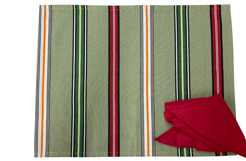 stripe-place-mats-clock-golf-with-red-napkin.jpg
