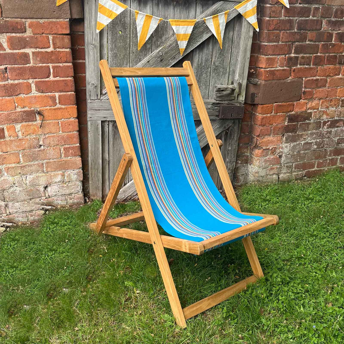 traditional deckchair turquoise stripe
