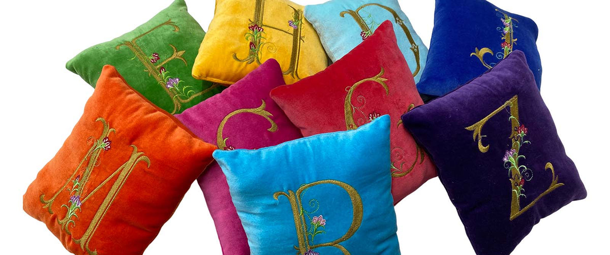 velvet-personalised-cushions-IT.jpg