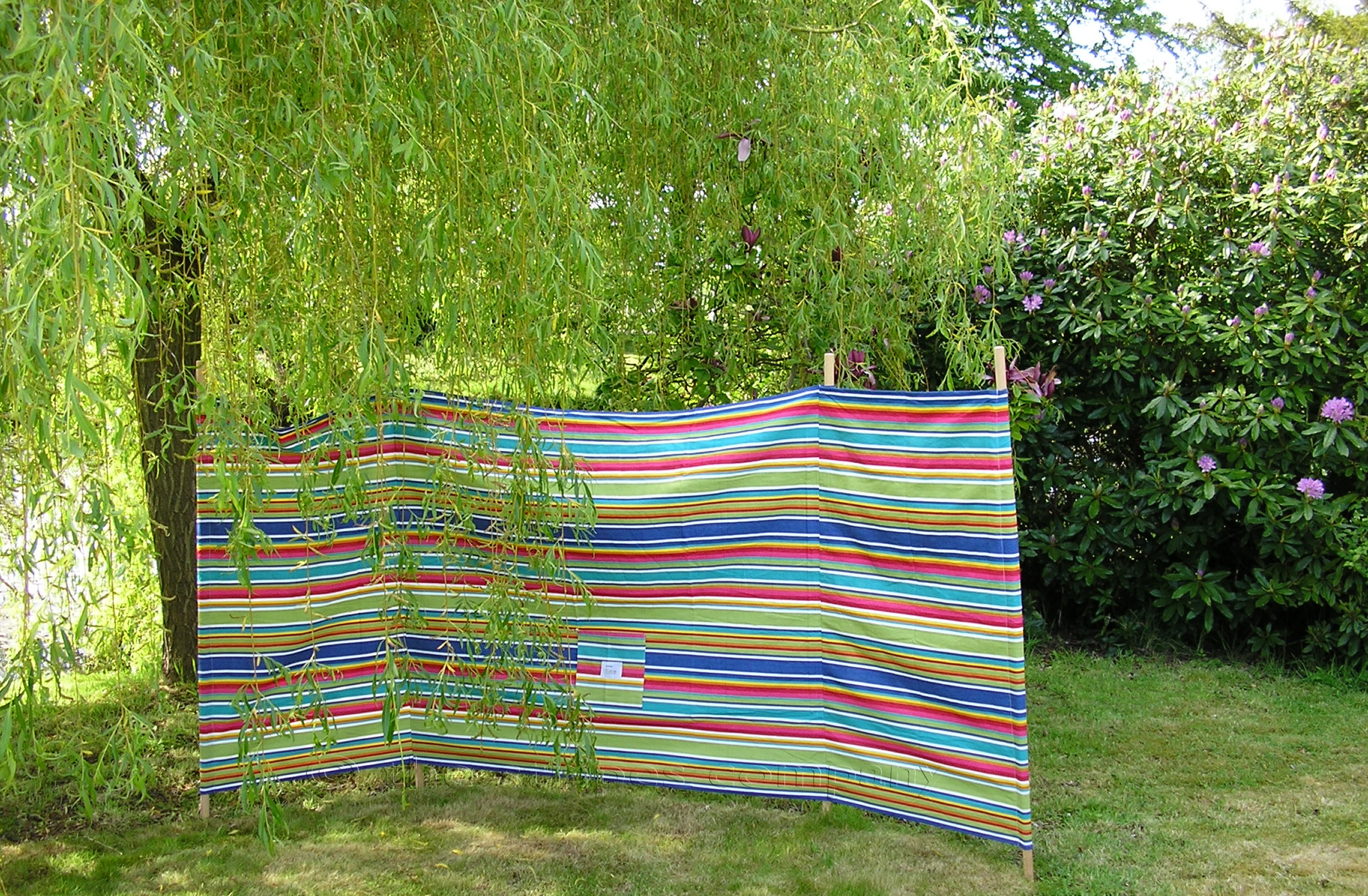 Colourful Striped Windbreak with 4 poles and bag - Climbing
